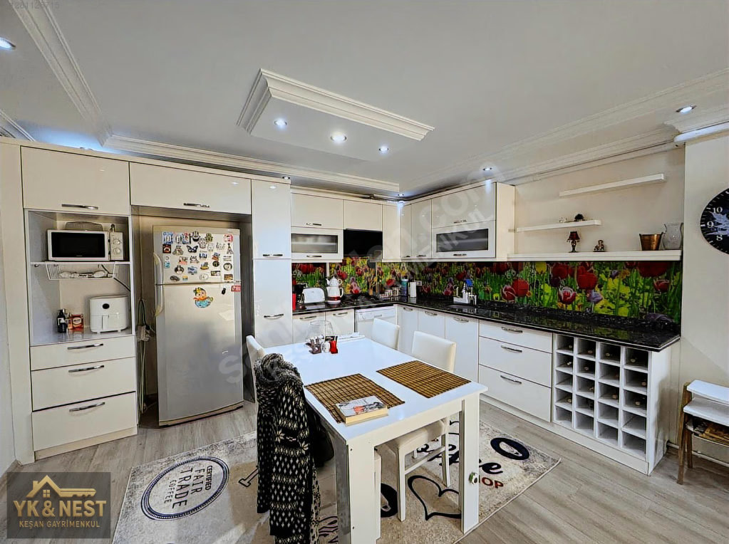 Bergama da Anayol Üzerinde Geniş Ferah Açık Mutfak Satılık 2+1